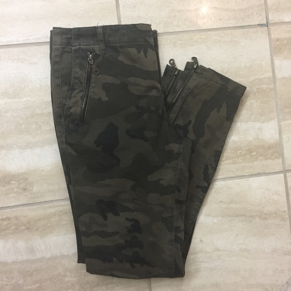 Zara Basic camouflage pants
